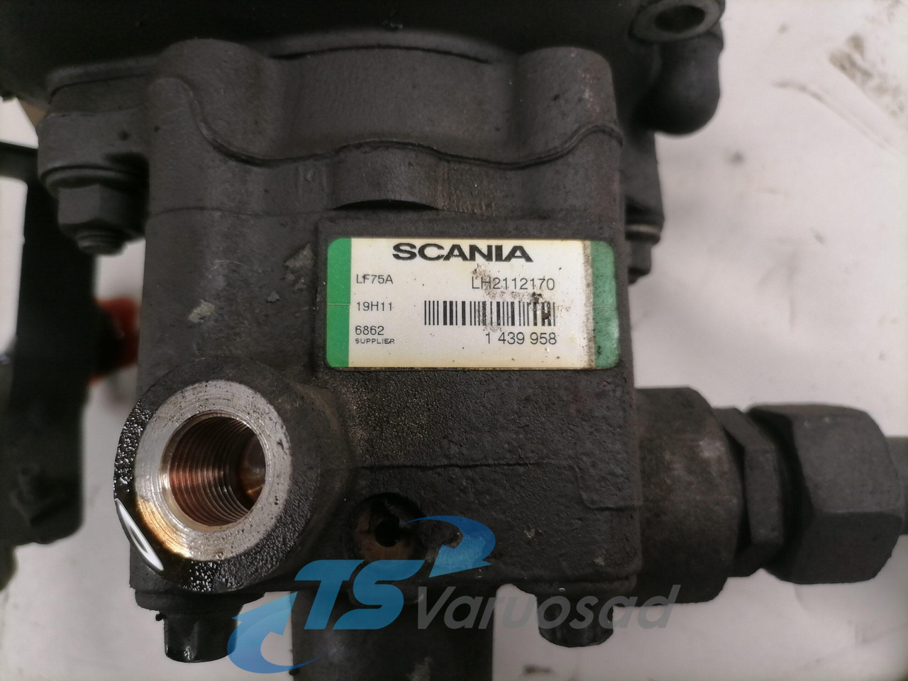 Scania Steering hydraulic pump 1439958 - Steering pump for Truck: picture 2 Scania Steering hydraulic pump 1439958 - Steering pump for Truck: picture 2