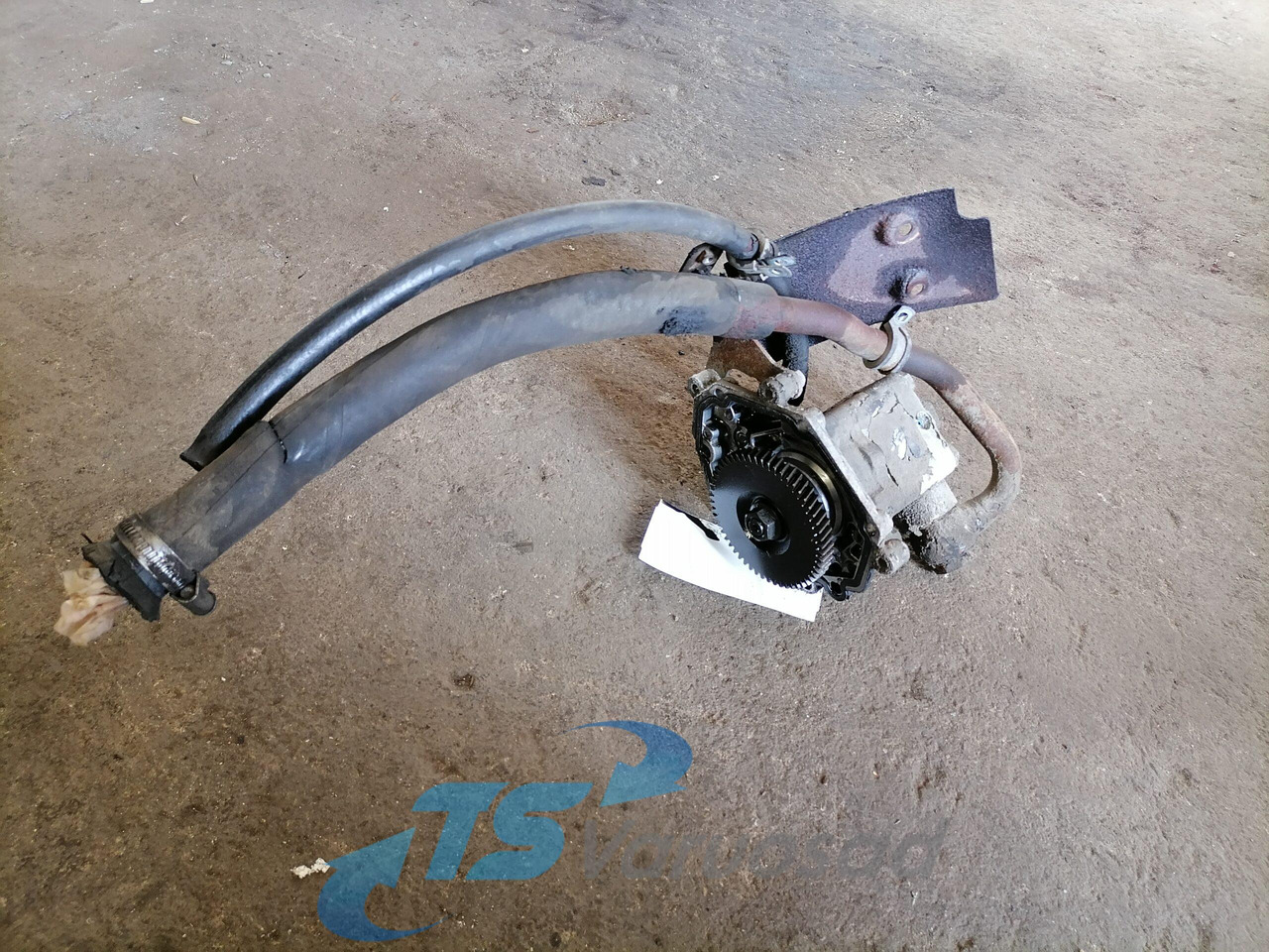 Scania Steering hydraulic pump 1457710 - Steering pump for Truck: picture 1 Scania Steering hydraulic pump 1457710 - Steering pump for Truck: picture 1