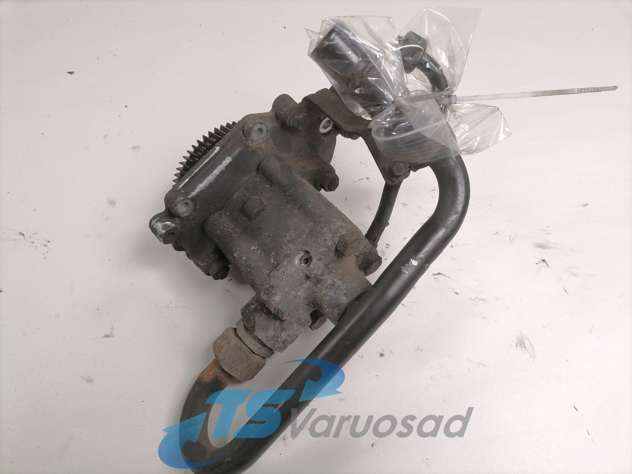 Scania Steering hydraulic pump 2108038 - Steering pump for Truck: picture 2 Scania Steering hydraulic pump 2108038 - Steering pump for Truck: picture 2
