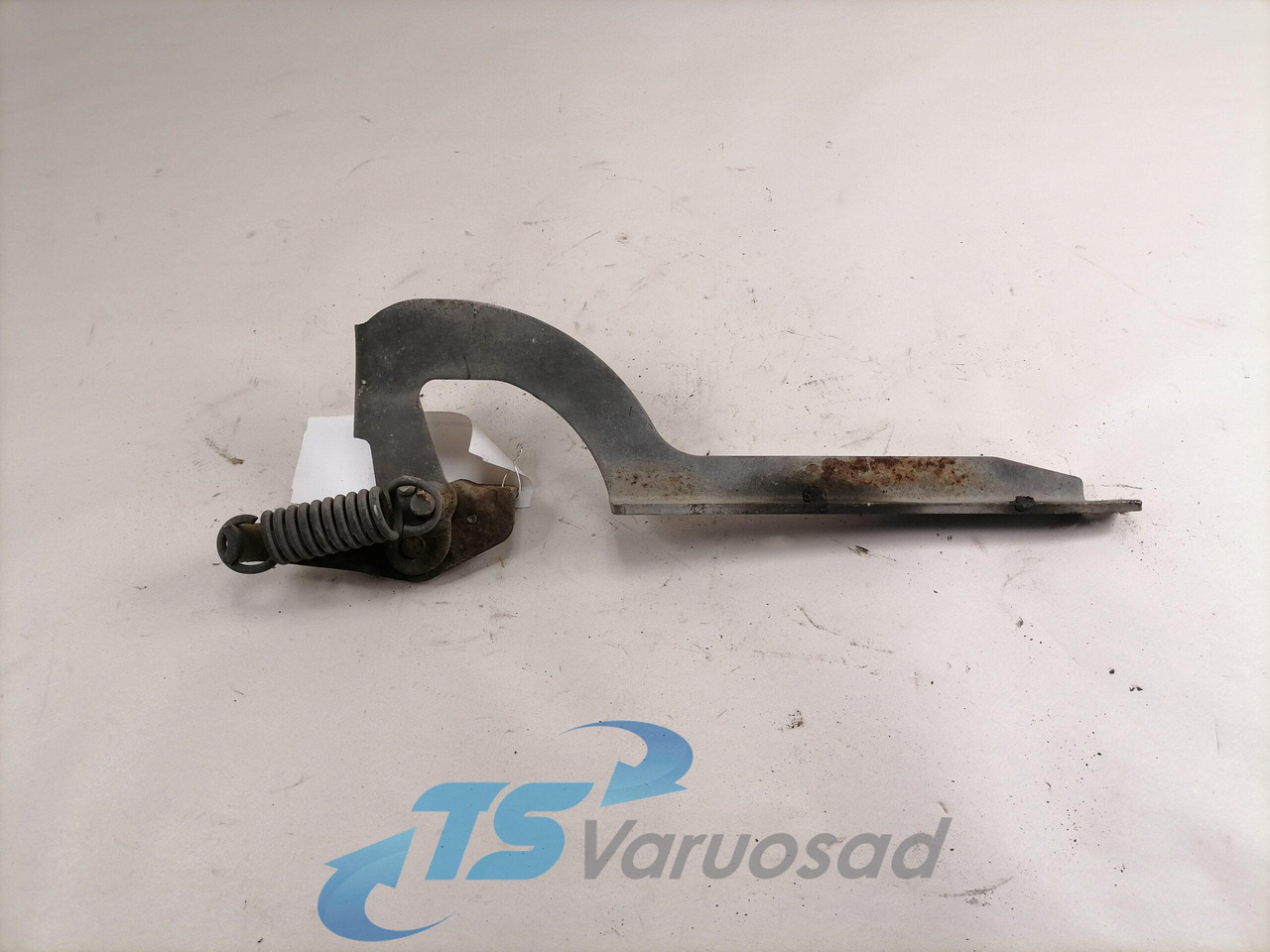 Scania lower grille carrier hinge 1381479 - Grill for Truck: picture 1 Scania lower grille carrier hinge 1381479 - Grill for Truck: picture 1