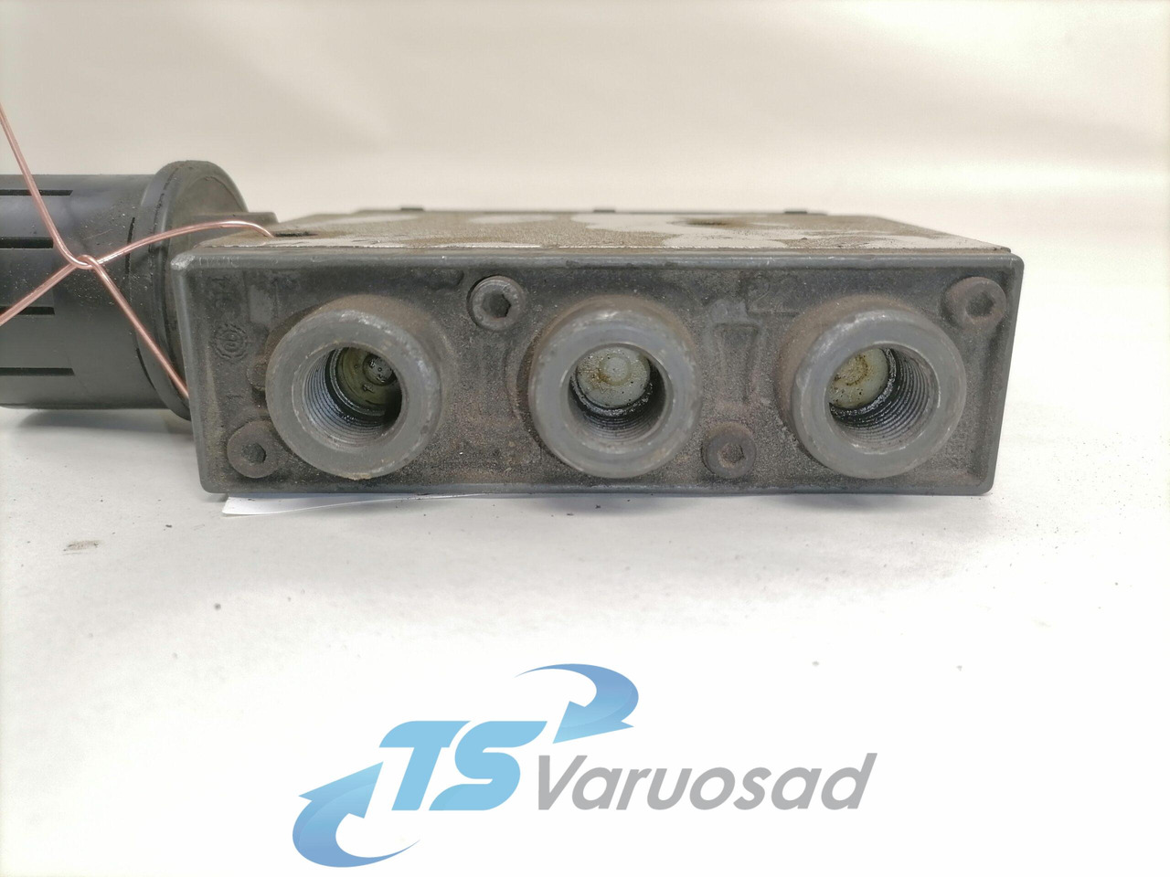 Volvo Air suspension control valve, ECAS 3944716 - Brake valve for Truck: picture 2 Volvo Air suspension control valve, ECAS 3944716 - Brake valve for Truck: picture 2
