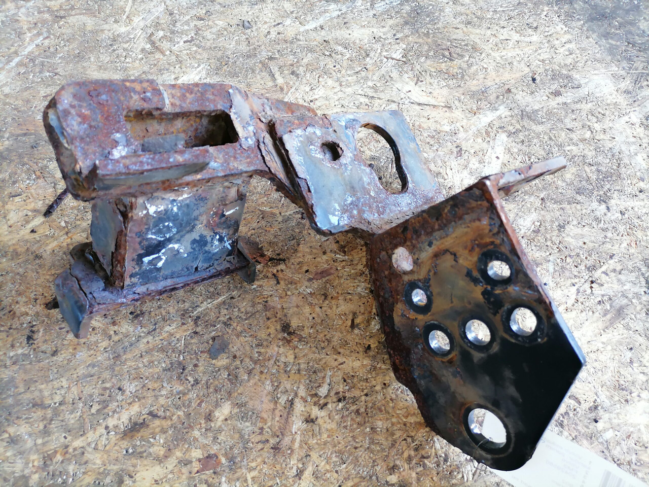 Volvo Bumper bracket 20429580 - Bumper for Truck: picture 2 Volvo Bumper bracket 20429580 - Bumper for Truck: picture 2