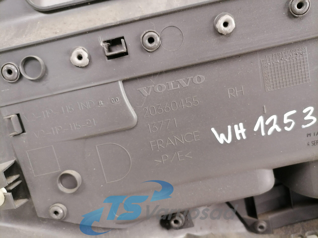 Volvo Door trim panel 20360455 - Door and parts for Truck: picture 3 Volvo Door trim panel 20360455 - Door and parts for Truck: picture 3