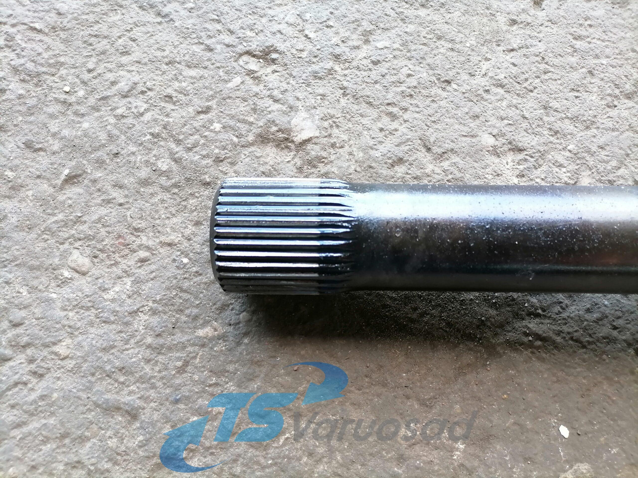 Volvo Drive shaft 3152146 - Drive shaft for Truck: picture 2 Volvo Drive shaft 3152146 - Drive shaft for Truck: picture 2