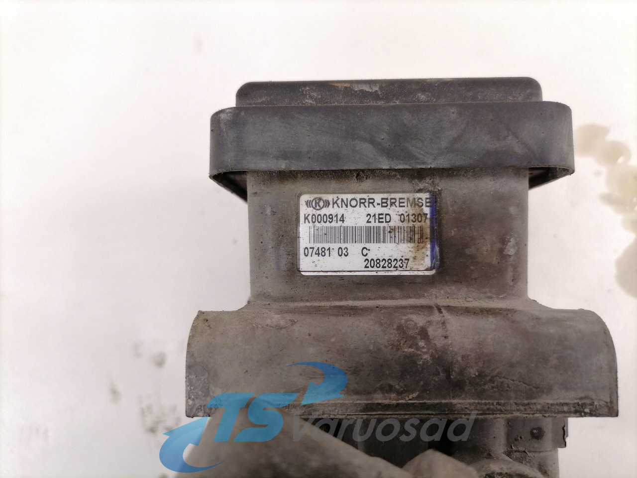 Volvo EBS brake valve 20828237 - Brake valve for Truck: picture 3 Volvo EBS brake valve 20828237 - Brake valve for Truck: picture 3
