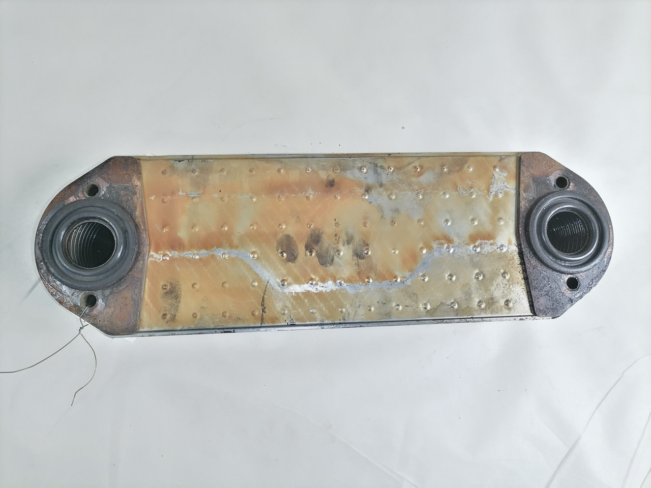 Volvo Engine oil cooler 8170816 - Engine and parts for Truck: picture 2 Volvo Engine oil cooler 8170816 - Engine and parts for Truck: picture 2