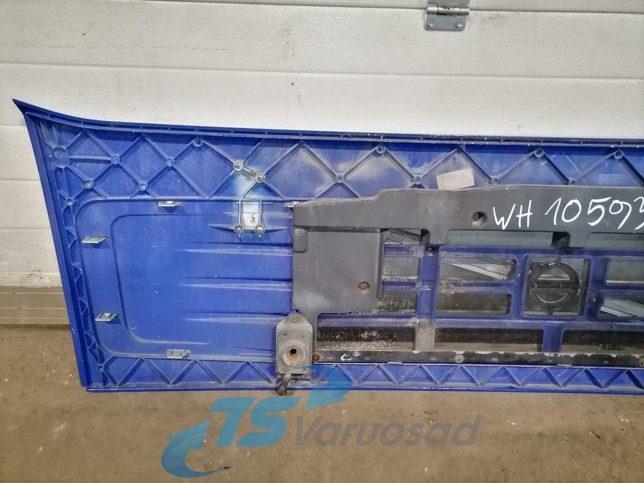 Volvo Grille panel 20523237 - Grill for Truck: picture 2 Volvo Grille panel 20523237 - Grill for Truck: picture 2