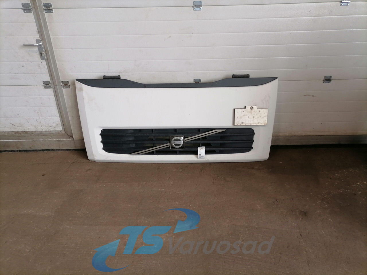 Volvo Grille panel 20748333 - Grill for Truck: picture 1 Volvo Grille panel 20748333 - Grill for Truck: picture 1