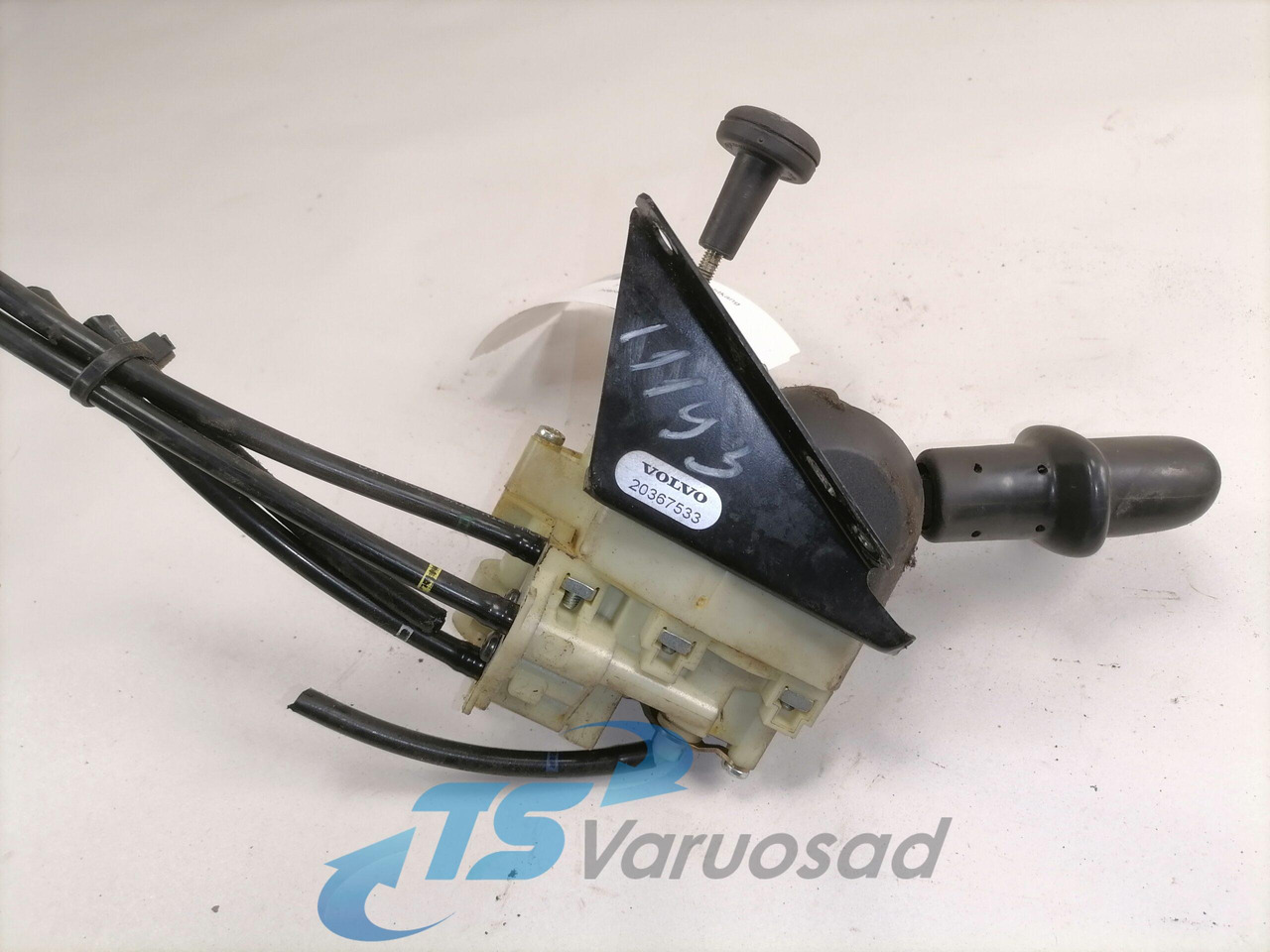 Volvo Handbrake control lever 9617242040 - Universal part for Truck: picture 1 Volvo Handbrake control lever 9617242040 - Universal part for Truck: picture 1