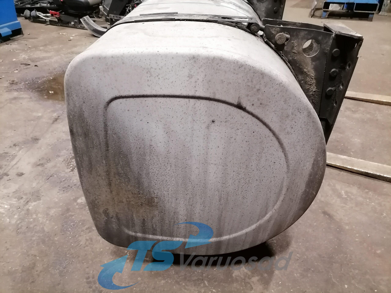 Volvo Kütusepaak 900L 21442022 - Fuel tank for Truck: picture 2 Volvo Kütusepaak 900L 21442022 - Fuel tank for Truck: picture 2