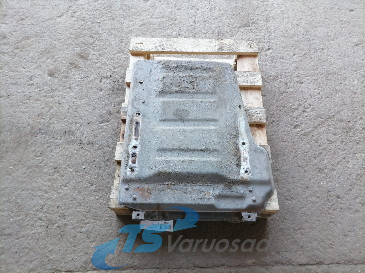 Volvo Muffler cover 22223840 - Muffler for Truck: picture 1 Volvo Muffler cover 22223840 - Muffler for Truck: picture 1