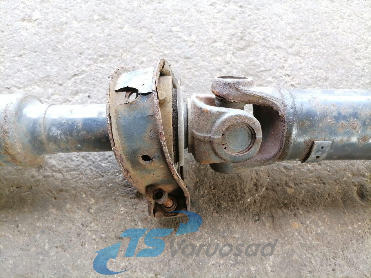 Volvo Propeller shaft 20821635 - Propeller shaft for Truck: picture 2 Volvo Propeller shaft 20821635 - Propeller shaft for Truck: picture 2