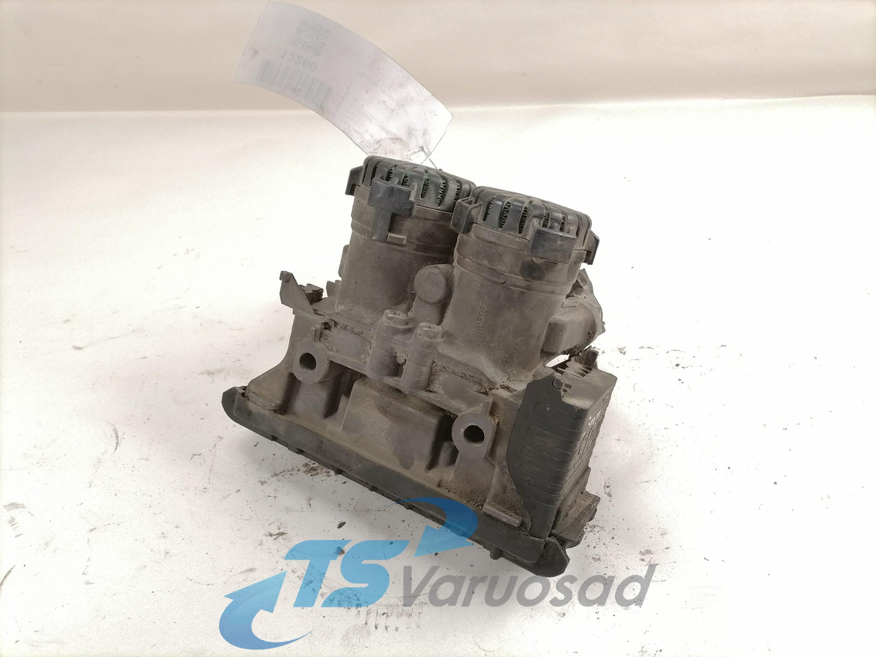 Volvo Rear axel brake pressure control valve 22225552 - Brake valve for Truck: picture 2 Volvo Rear axel brake pressure control valve 22225552 - Brake valve for Truck: picture 2