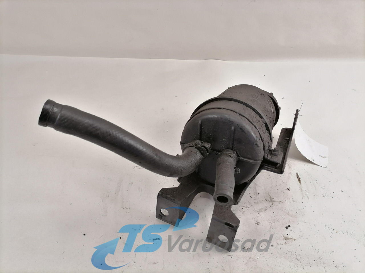 Volvo Steering oil tank+ bracket 20479764 - Steering hose for Truck: picture 2 Volvo Steering oil tank+ bracket 20479764 - Steering hose for Truck: picture 2