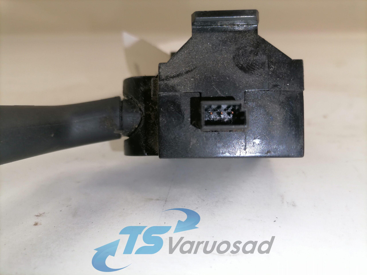 Volvo Switch, exhaust brake 7420864646 - Electrical system for Truck: picture 2 Volvo Switch, exhaust brake 7420864646 - Electrical system for Truck: picture 2
