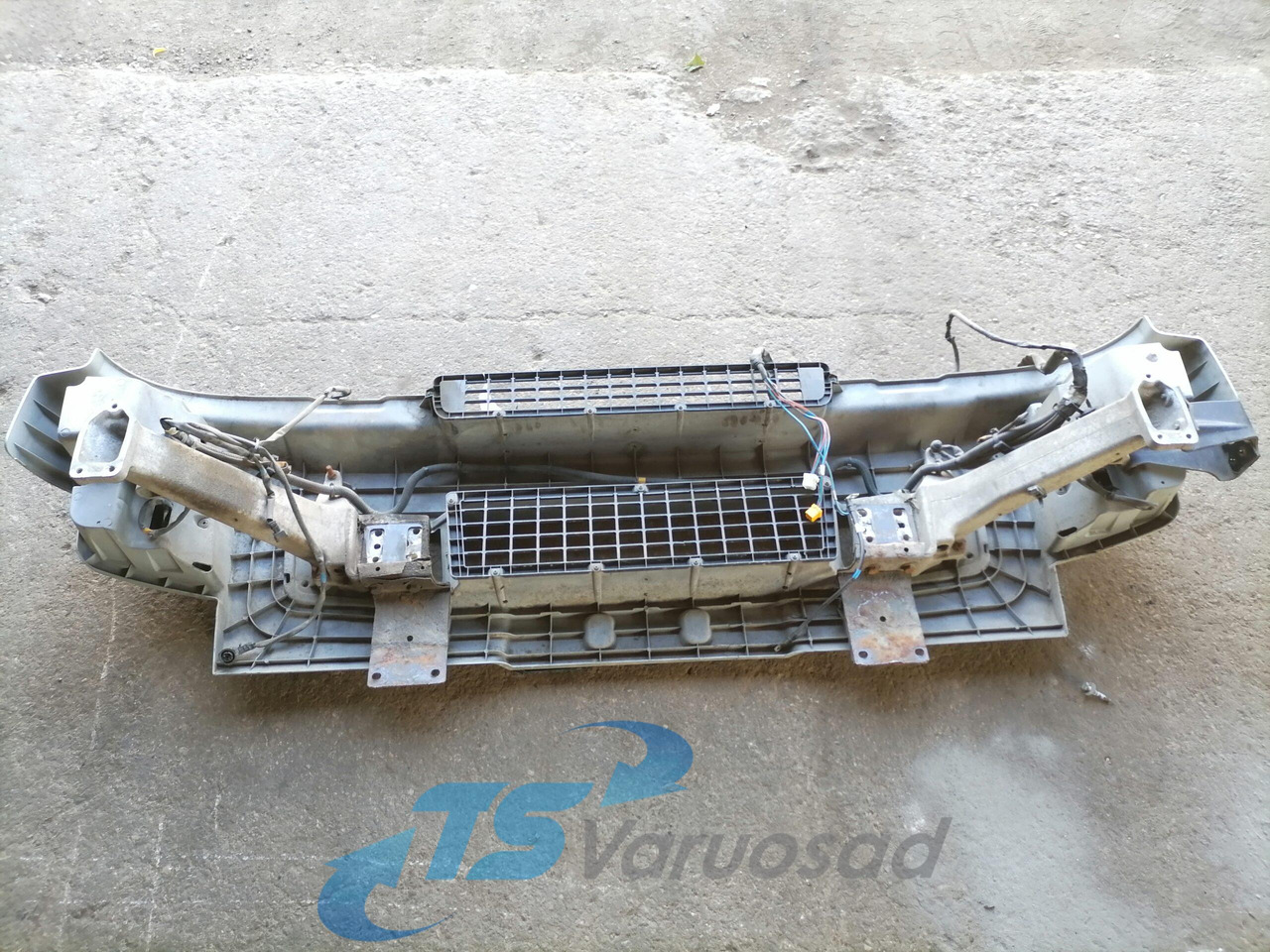 Volvo Volvo iluvõre/stange 20961643 - Grill for Truck: picture 2 Volvo Volvo iluvõre/stange 20961643 - Grill for Truck: picture 2