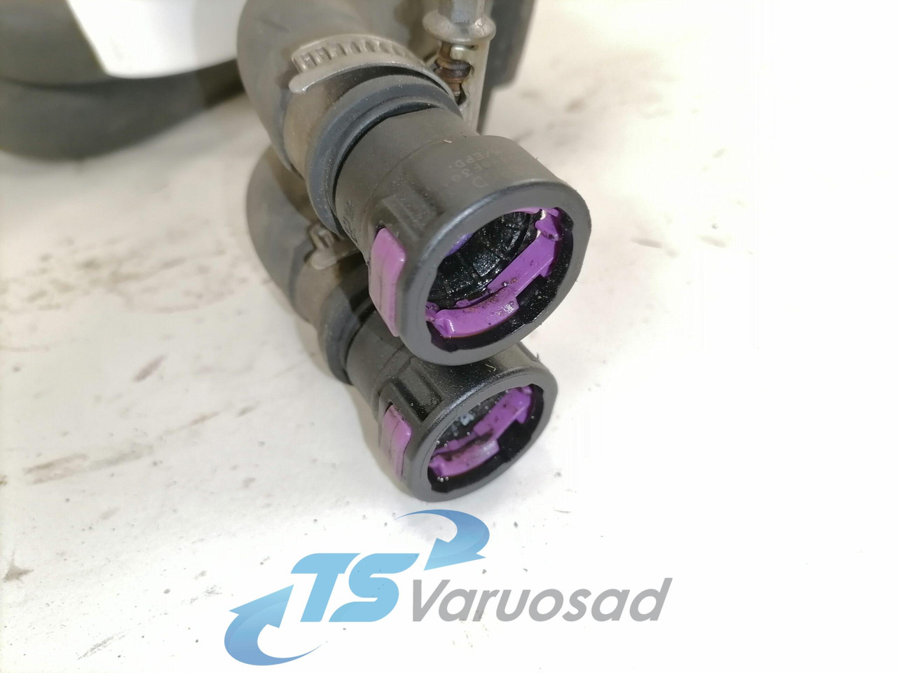Volvo Water valve 20443962 - Heating/ Ventilation for Truck: picture 3 Volvo Water valve 20443962 - Heating/ Ventilation for Truck: picture 3