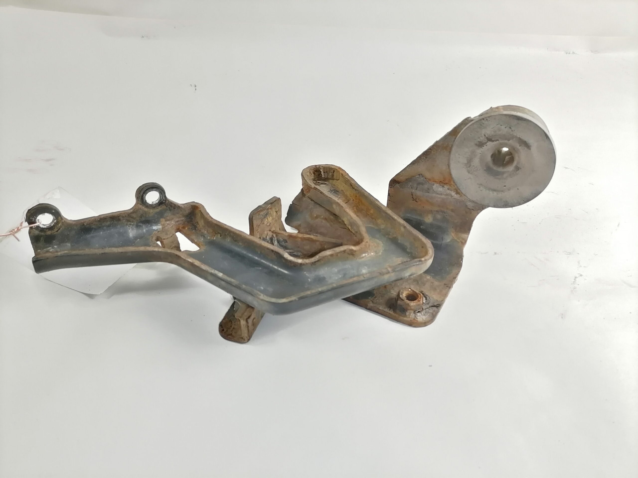 Volvo lower grille carrier hinge 20545094 - Grill for Truck: picture 3 Volvo lower grille carrier hinge 20545094 - Grill for Truck: picture 3