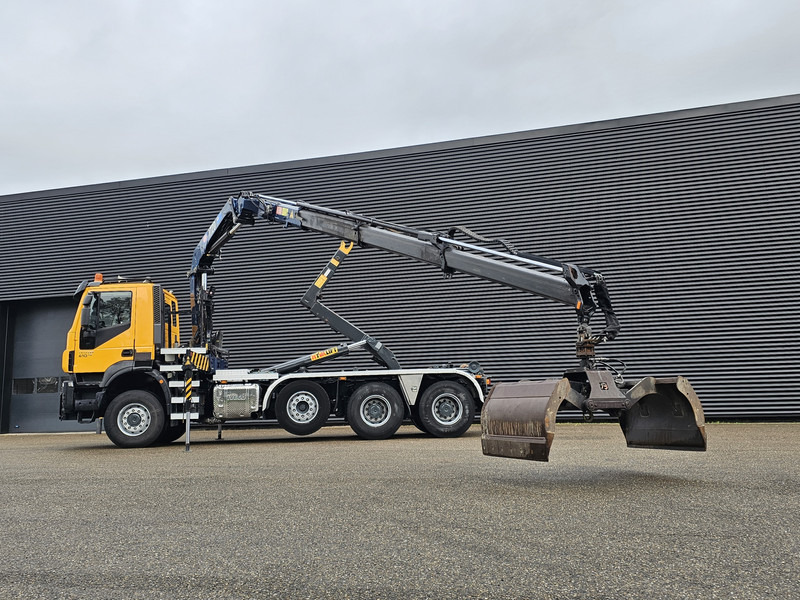 Iveco TRAKKER 380 8X6 / EURO 6 / CRANE + HOOKLIFT - Hook lift truck, Crane truck: picture 4 Iveco TRAKKER 380 8X6 / EURO 6 / CRANE + HOOKLIFT - Hook lift truck, Crane truck: picture 4