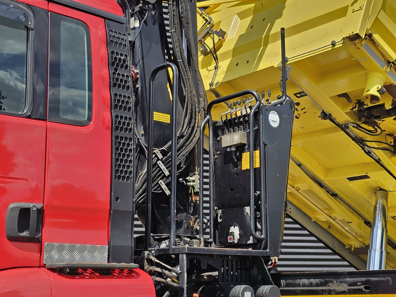 MAN TGS 33.480 6x6 / PALFINGER Z CRANE / 2 SIDE TIPPER - Tipper, Crane truck: picture 4 MAN TGS 33.480 6x6 / PALFINGER Z CRANE / 2 SIDE TIPPER - Tipper, Crane truck: picture 4