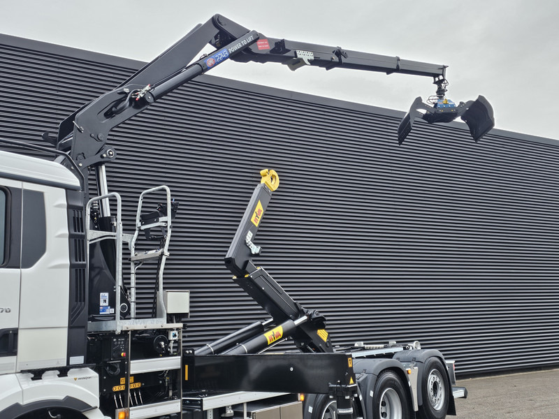MAN TGS 35.470 8x4 / HMF 2243 Z KRAAN + HAAKARM - Hook lift truck, Crane truck: picture 4 MAN TGS 35.470 8x4 / HMF 2243 Z KRAAN + HAAKARM - Hook lift truck, Crane truck: picture 4