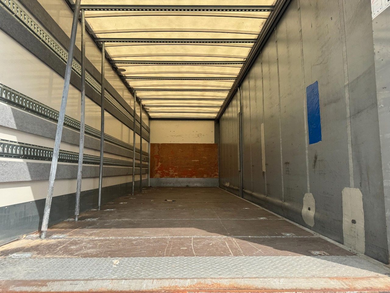 MAN 18.290 4X2 Koffer / Plane Top Zustand 8,30 Meter - Curtain side truck: picture 3 MAN 18.290 4X2 Koffer / Plane Top Zustand 8,30 Meter - Curtain side truck: picture 3