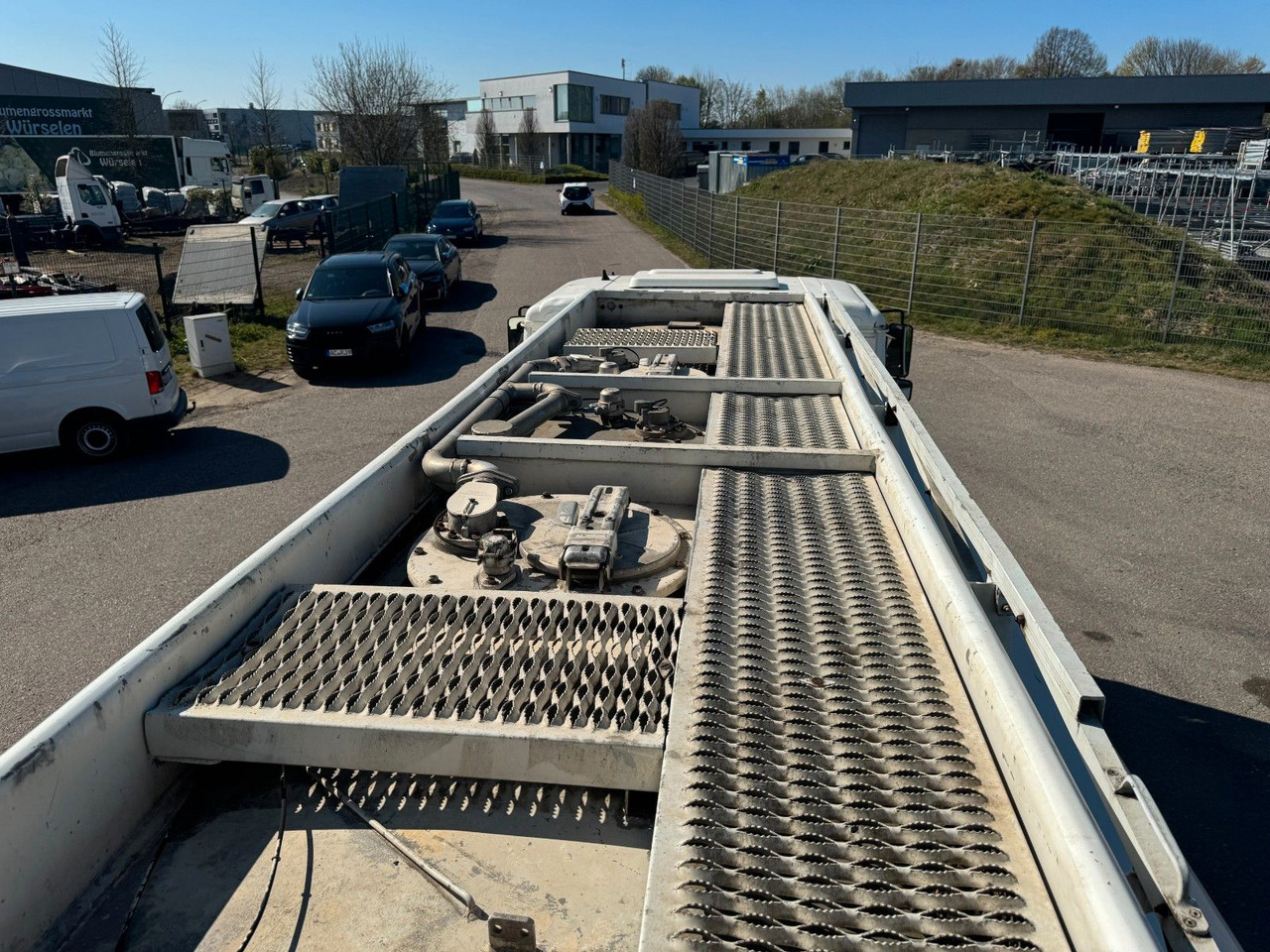 Tanker truck MAN 19.372 4X2 Tankwagen: picture 9
