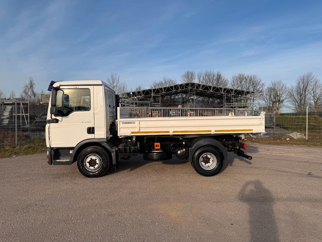 MAN 8.180 4X2 Meiller 3. S. Kipper original Km - Tipper: picture 5 MAN 8.180 4X2 Meiller 3. S. Kipper original Km - Tipper: picture 5