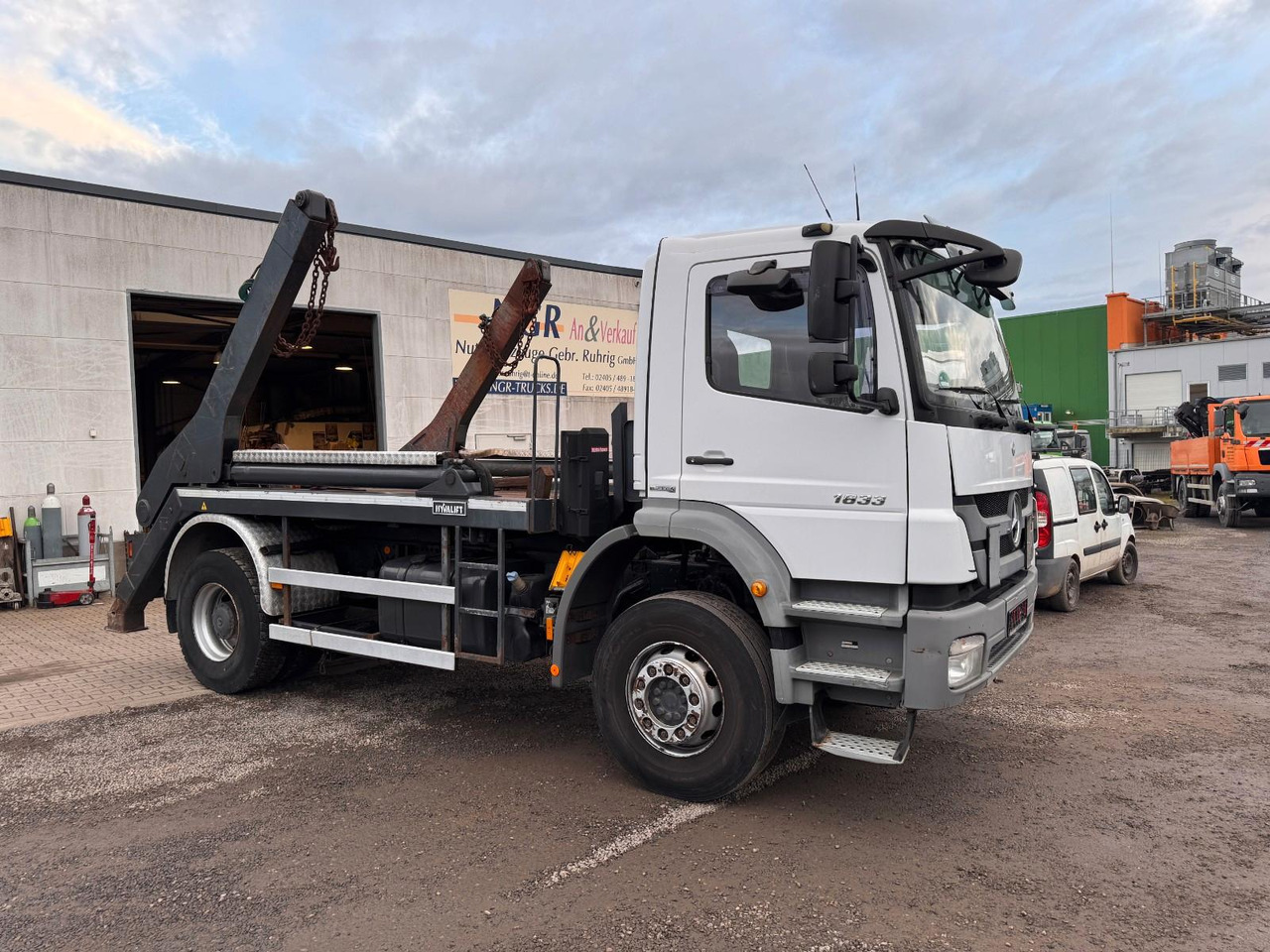 Mercedes-Benz 1833 4x2 AP Achse | Blatt/Blatt handgeschaltet - Skip loader truck: picture 4 Mercedes-Benz 1833 4x2 AP Achse | Blatt/Blatt handgeschaltet - Skip loader truck: picture 4