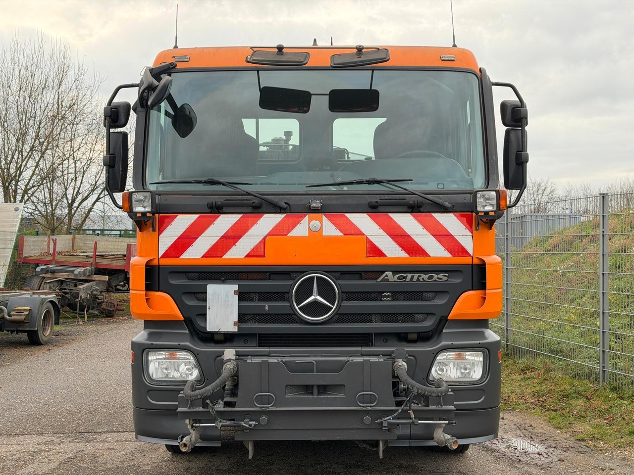 Mercedes-Benz 2632 6x2 ARK | Lift & Lenk | hydr. Containerver. - Hook lift truck: picture 3 Mercedes-Benz 2632 6x2 ARK | Lift & Lenk | hydr. Containerver. - Hook lift truck: picture 3