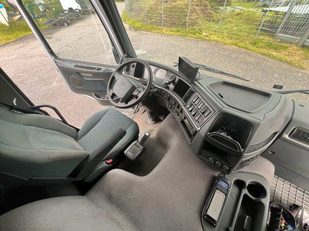 Volvo FM 420 6X2 Abroller mit Kran & Funk im Top Zust. - Crane truck, Hook lift truck: picture 4 Volvo FM 420 6X2 Abroller mit Kran & Funk im Top Zust. - Crane truck, Hook lift truck: picture 4