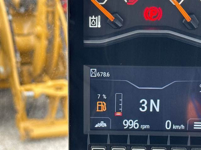 Wheel loader CAT 908: picture 8