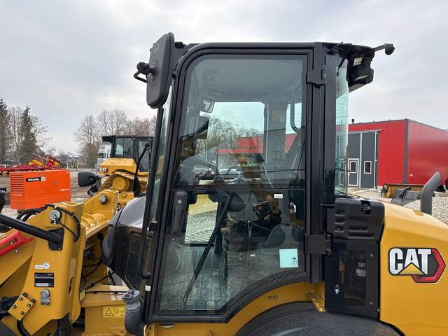 Wheel loader CAT 908: picture 13