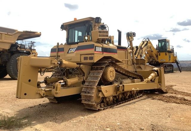 CAT D8R - Bulldozer: picture 3 CAT D8R - Bulldozer: picture 3