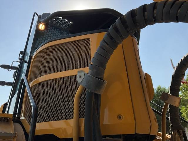 Articulated dumper CAT 745: picture 17