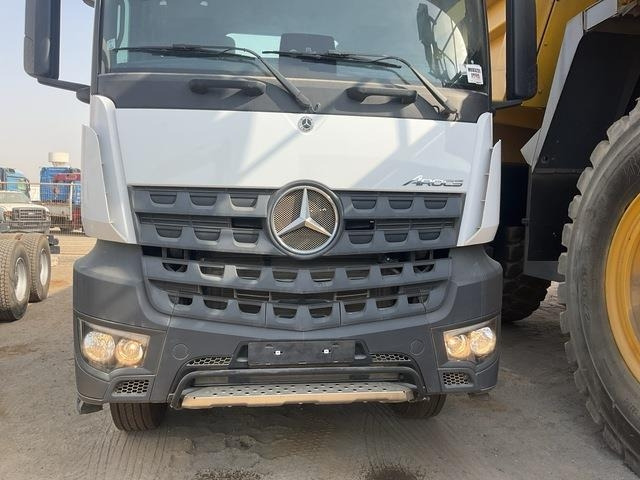 Cab chassis truck Mercedes-Benz Arocs 4240: picture 9