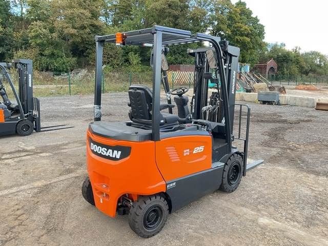 Doosan B25X-7 PLUS - Electric forklift: picture 3 Doosan B25X-7 PLUS - Electric forklift: picture 3