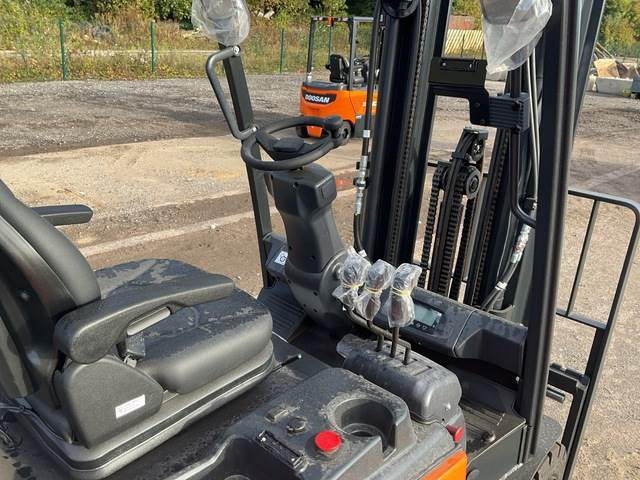 Electric forklift Doosan B30X-7 PLUS: picture 7