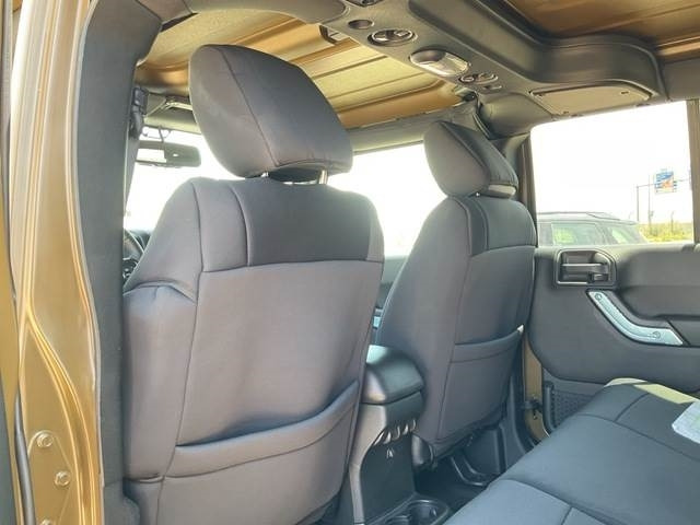 Car Jeep Wrangler JK Command: picture 22
