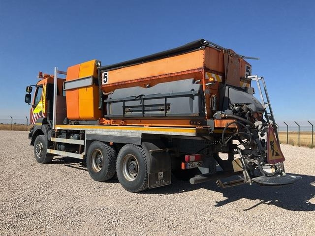 Renault Kerax 430DXI - Snow removal vehicle: picture 2 Renault Kerax 430DXI - Snow removal vehicle: picture 2