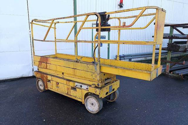 Haulotte Compact 8 - Scissor lift: picture 1 Haulotte Compact 8 - Scissor lift: picture 1