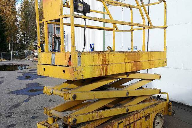 Haulotte Compact 8 - Scissor lift: picture 2 Haulotte Compact 8 - Scissor lift: picture 2