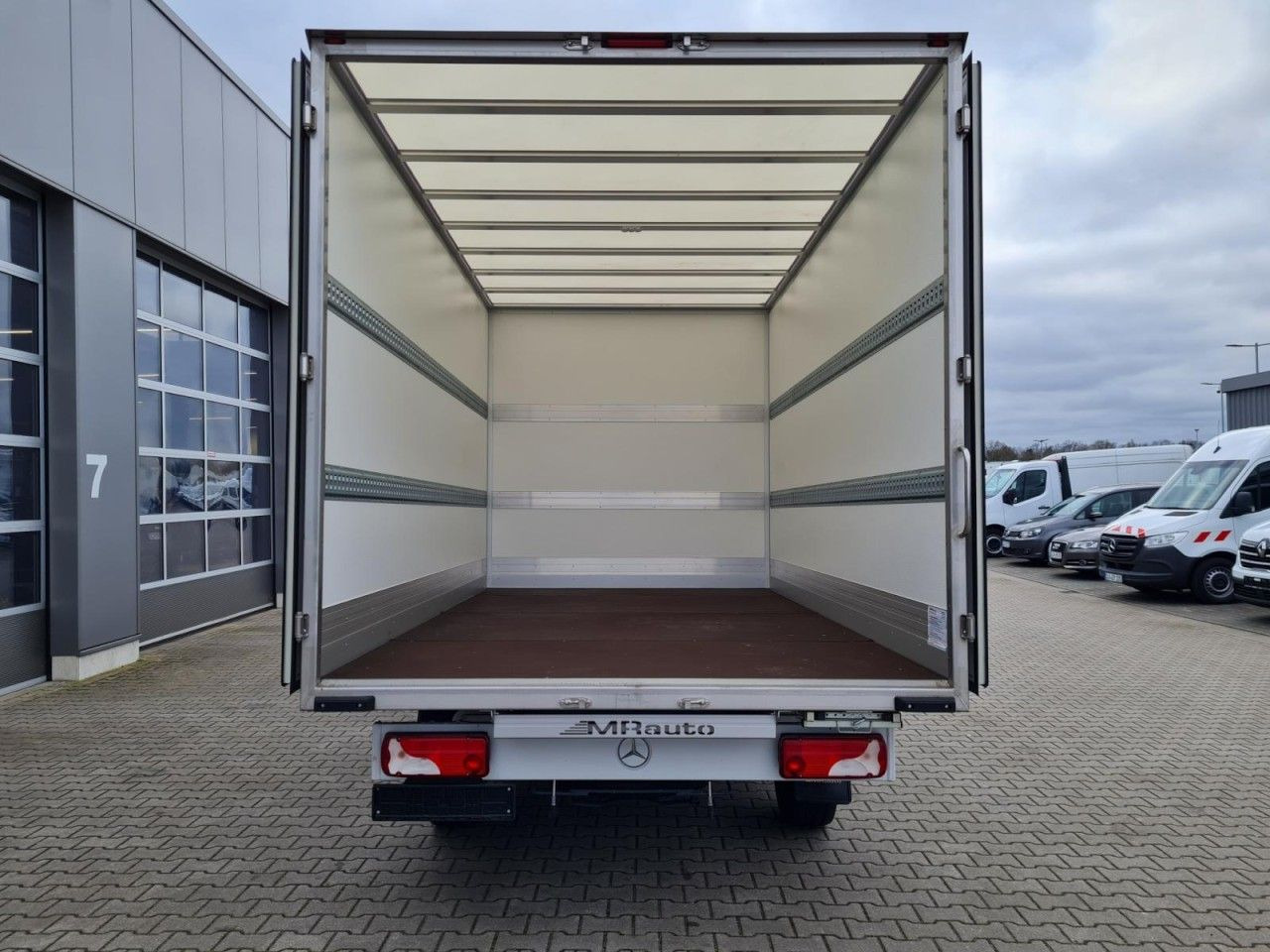 Mercedes-Benz Sprinter 315 CDi Koffer lang MBux, Klima - Closed box van: picture 5 Mercedes-Benz Sprinter 315 CDi Koffer lang MBux, Klima - Closed box van: picture 5
