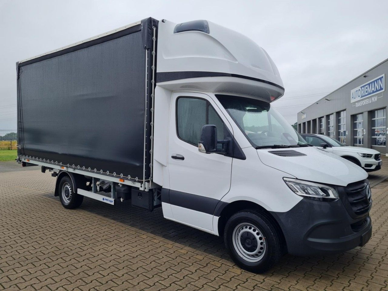 Mercedes-Benz Sprinter 317 AG Pritsche Schiebe Plane Schlafkab - Curtain side van: picture 3 Mercedes-Benz Sprinter 317 AG Pritsche Schiebe Plane Schlafkab - Curtain side van: picture 3