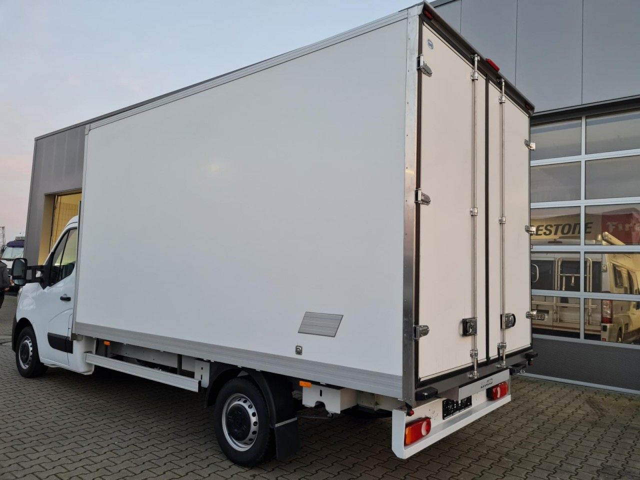 Renault Master 3.5t Möbel Koffer KLIMA LUFTFEDERUNG TEMP - Closed box van: picture 5 Renault Master 3.5t Möbel Koffer KLIMA LUFTFEDERUNG TEMP - Closed box van: picture 5