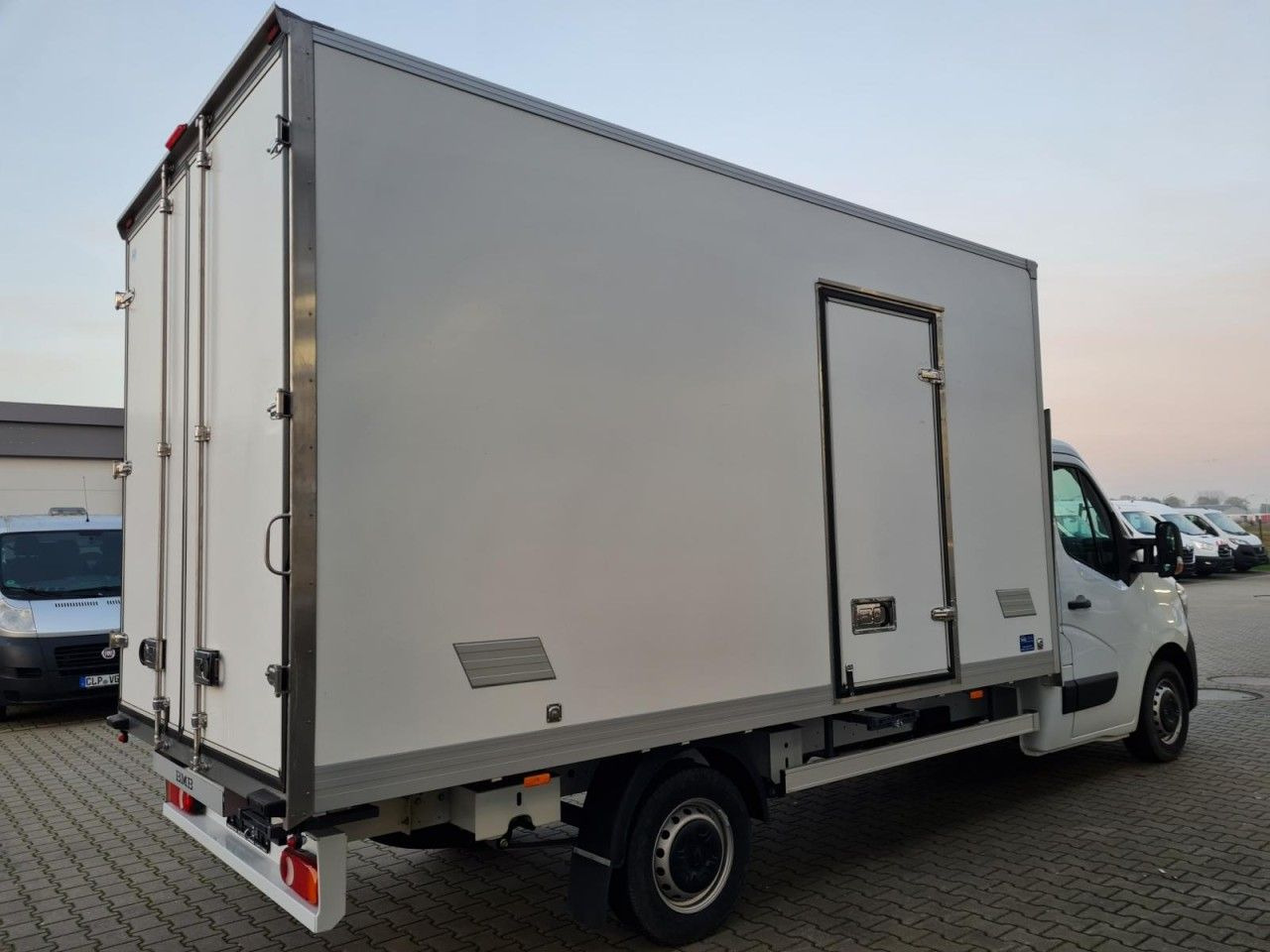 Renault Master 3.5t Möbel Koffer KLIMA LUFTFEDERUNG TEMP - Closed box van: picture 4 Renault Master 3.5t Möbel Koffer KLIMA LUFTFEDERUNG TEMP - Closed box van: picture 4