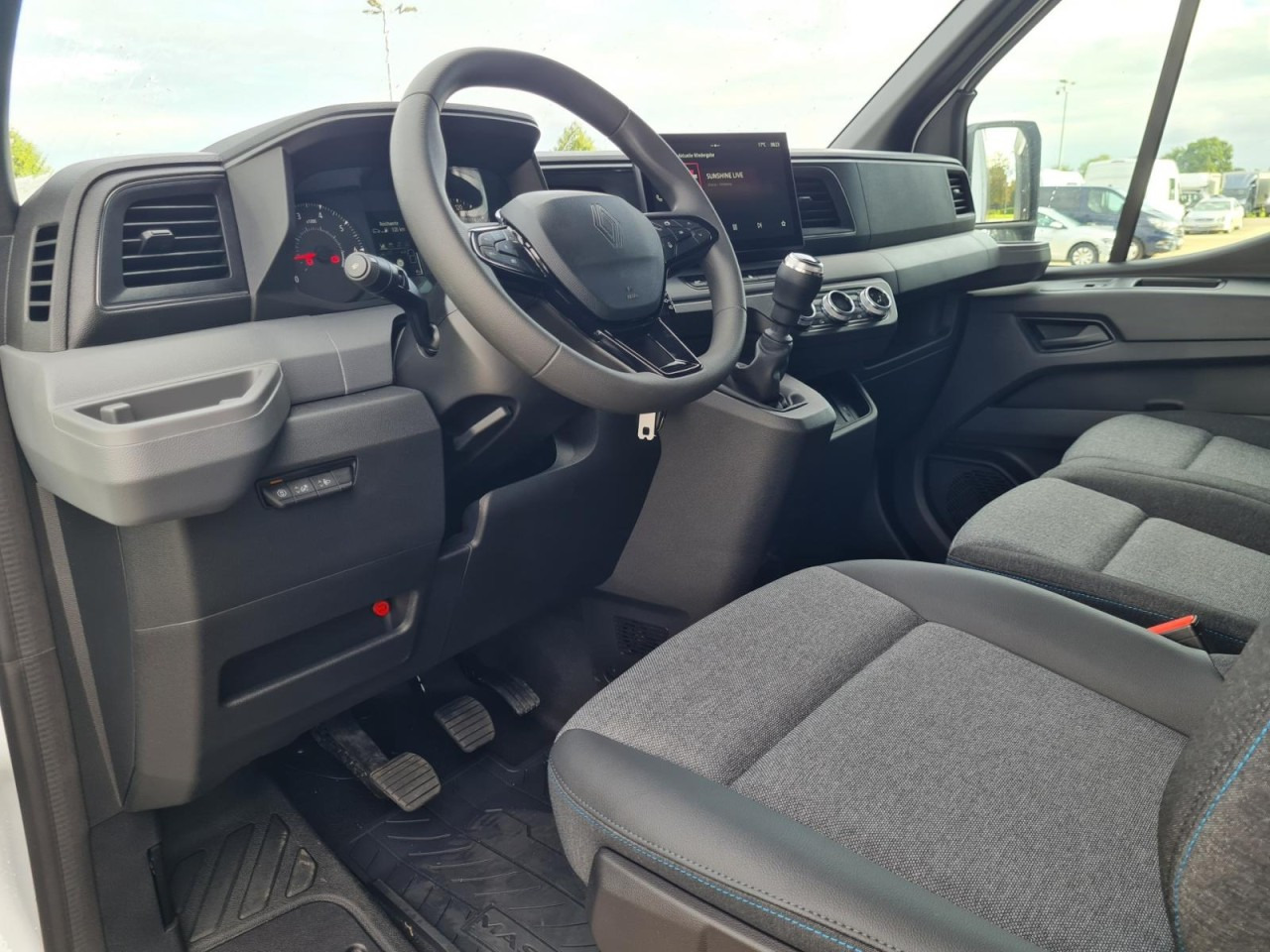 Curtain side van Renault Master Pritsche DCi 170 Schiebe Plane LBW Luftfederung: picture 9 Curtain side van Renault Master Pritsche DCi 170 Schiebe Plane LBW Luftfederung: picture 9