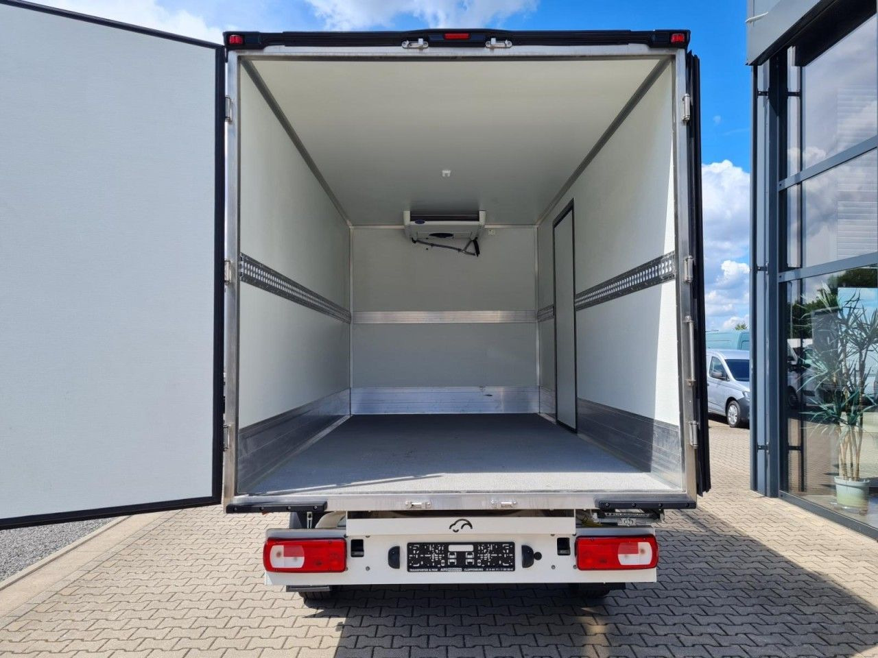 Volkswagen Crafter 35 Kühlkoffer Carrier Viento 300 Navi Ap - Refrigerated delivery van: picture 5 Volkswagen Crafter 35 Kühlkoffer Carrier Viento 300 Navi Ap - Refrigerated delivery van: picture 5