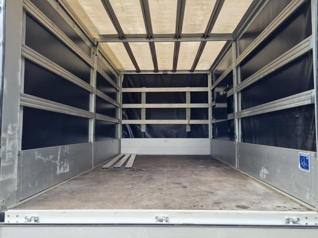 Volkswagen Crafter 35 Pritsche Schlafkabine LED TEMPOMAT - Curtain side van: picture 5 Volkswagen Crafter 35 Pritsche Schlafkabine LED TEMPOMAT - Curtain side van: picture 5