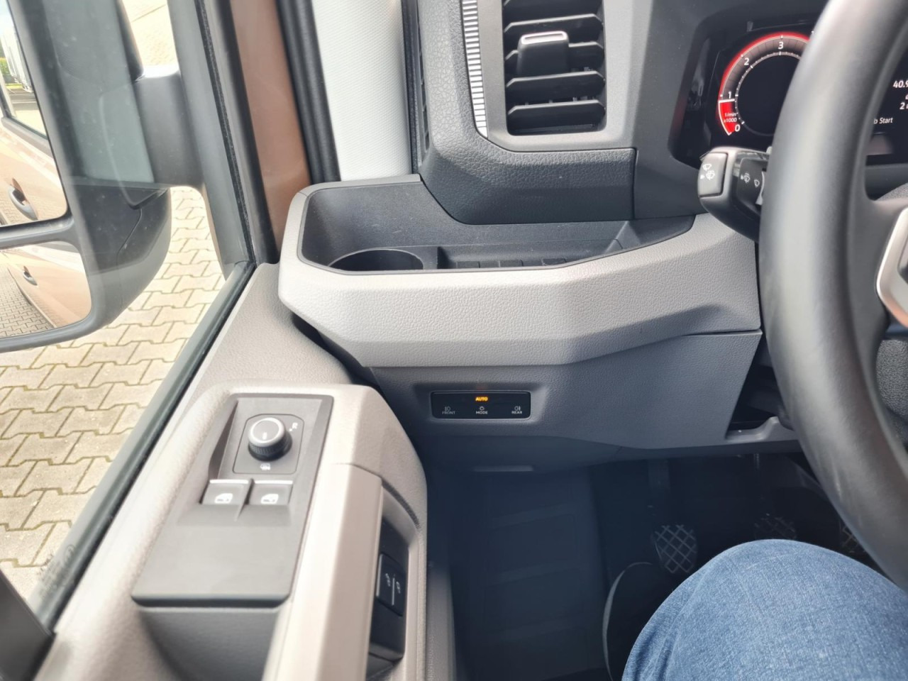 Volkswagen Crafter 35 / TGE 3.180 Kombi 9 Sitze LEDER Sonderumbau leasing Volkswagen Crafter 35 / TGE 3.180 Kombi 9 Sitze LEDER Sonderumbau: picture 24